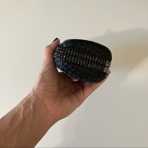 Intricate embellished clutch - Picture 9 of 13